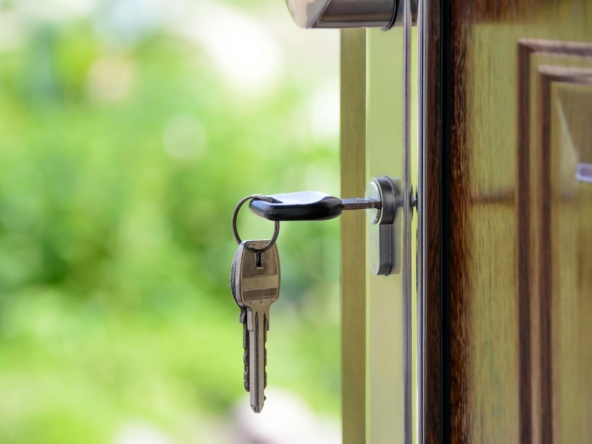 black handled key on key hole