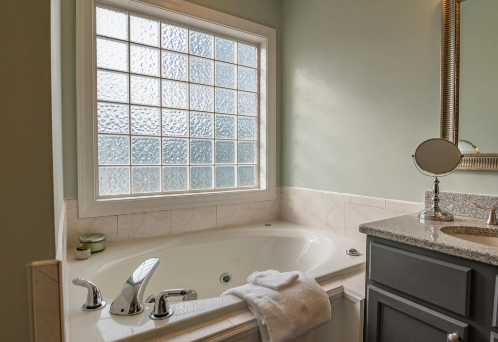 white ceramic bathtub near white ceramic bathtub